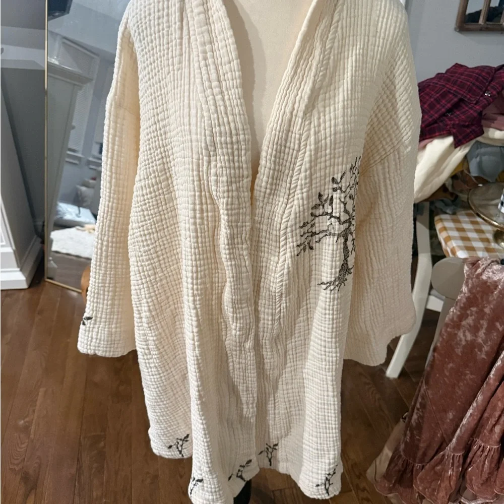 The Gacca Wood Block Print Cream Tree Print Women's Muslin Jacket Kimono Robe